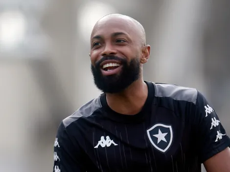 Clube volta a ‘toda carga’ e negocia a contratação de Chay junto ao Botafogo