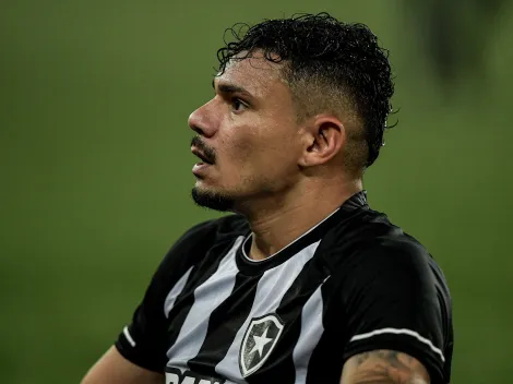 Júnior Santos ‘abre o bico’ e detalha lesão de Tiquinhos Soares no Botafogo