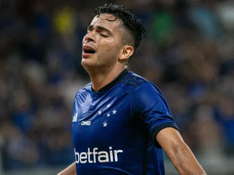 DOR DE CABEÇA! Titular de Zé Ricardo sobre lesão e está fora do Cruzeiro na temporada