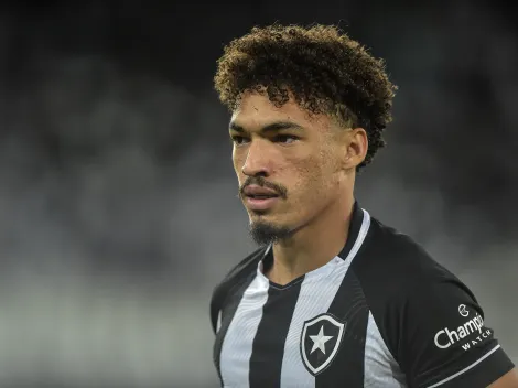 Adryelson é questionado e manda a real sobre futuro no Botafogo