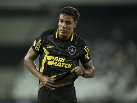 Botafogo define futuro de Carlos Alberto e decisão divide torcedores na web 