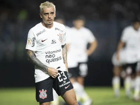 Corinthians sonda situação de lateral para brigar por posição com Fagner