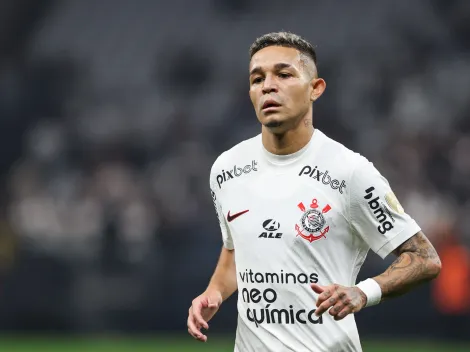 Adson chega ao Rio e projeta fazer história com a camisa do Vasco