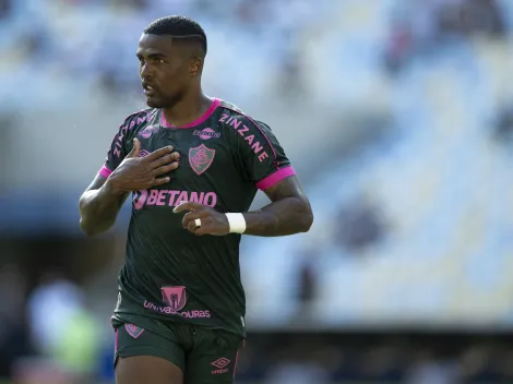 Está pronto? Torcida pede Douglas Costa no Fluminense após lesão de titular do Fluminense