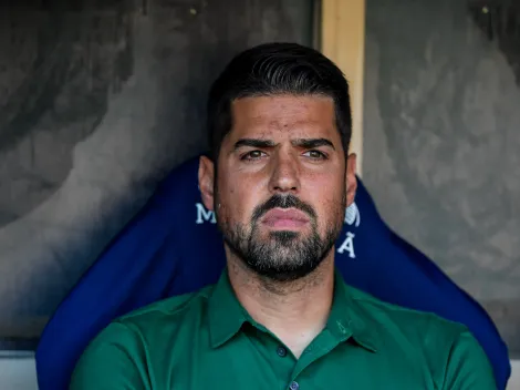 António Oliveira recebe 'alerta' e centroavante pode estar de saída do Corinthians 