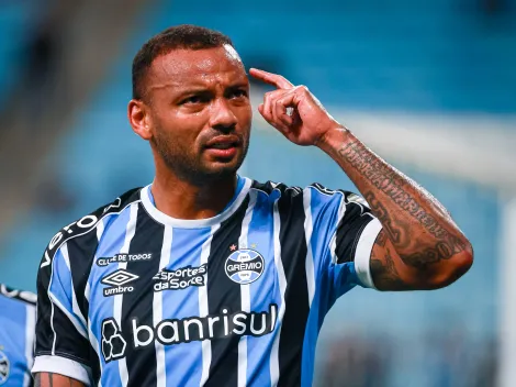 Por três temporadas: Grêmio assina com 'camisa 9' e situação de JP Galvão 'azeda'