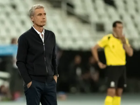 Torcida do Botafogo zomba Luis Castro após eliminação