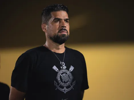 António Oliveira toma decisão inesperada e assunto 'bomba' no Corinthians