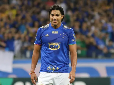 Marcelo Moreno é recebido por torcedores do Cruzeiro em BH