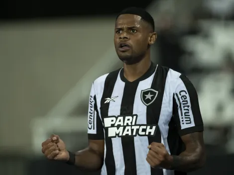 Jornalista revela sondagens do exterior por Junior Santos e Botafogo decide futuro do atacante