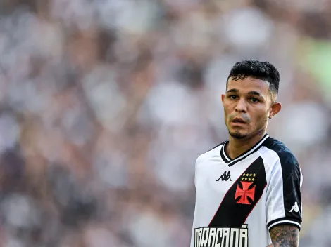 Adson é pego de surpresa e cobrança da torcida 'explode' nas redes sociais do Vasco 