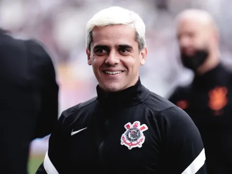 Fagner 'sai da casinha' e revela sonho pelo Corinthians