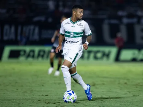 Torcida pede Lucas Ronier como titular do Coritiba e técnico responde: “Ronier foi uma mudança tática”