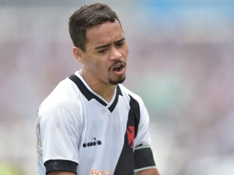 Torcida do Vasco toma 'ação' para volta de Yago Pikachu