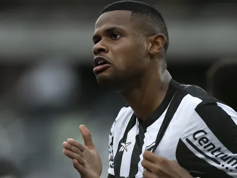Júnior Santos informa seu 'futuro' ao Botafogo
