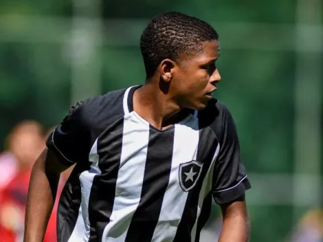 Yarlen, atacante do Botafogo, comenta confusão após lambreta