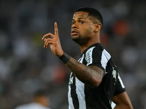 Júnior Santos confirma permanência no Botafogo para renovar contrato