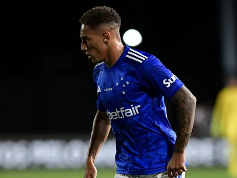 Robert vive momento dramático do Cruzeiro e defendido por Seabra