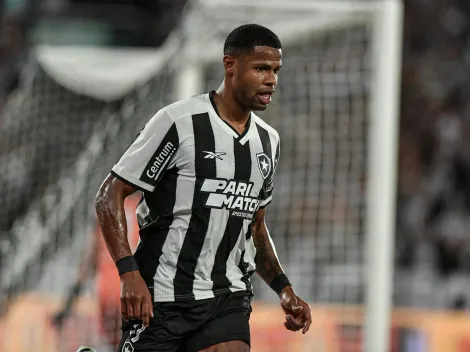 Júnior Santos treina e pode reforçar o Botafogo contra o Vasco