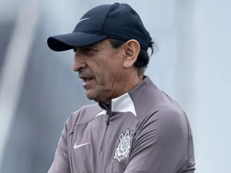 Alex Santana é "flagrado" em treinamento do Corinthians