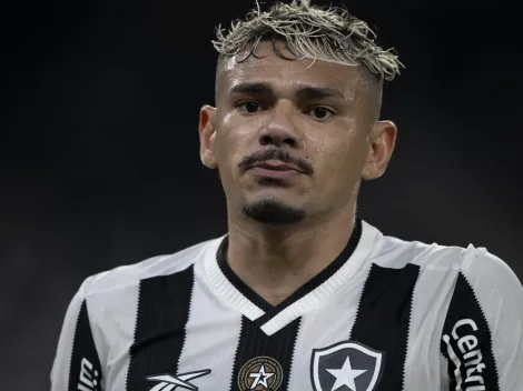 Situação de Tiquinho Soares 'azeda' no Botafogo