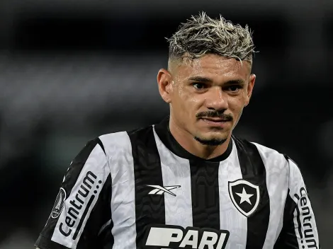 Botafogo: novidade sobre Tiquinho Soares faz Artur Jorge mudar titulares