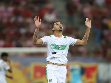 Bruno Melo fala sobre seu momento no Coritiba e diz estar jogando "no sacrifício"