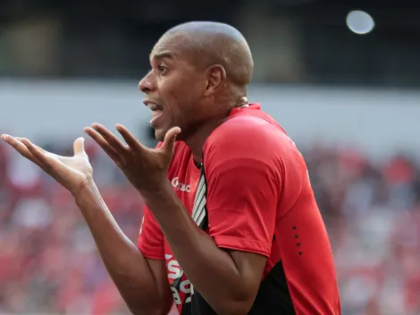 Fernandinho abre o jogo sobre lesão sofrida no Athletico-PR: “Mais chata do que eu imaginava”