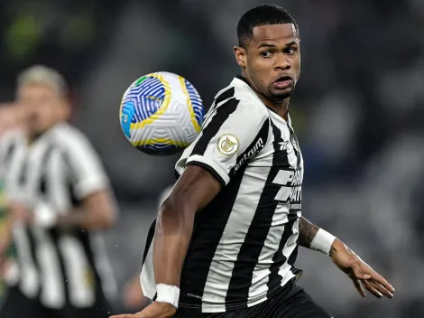 Dirigente de gigante brasileiro revela que Botafogo 'topou' negociar Júnior Santos e surpreende a todos