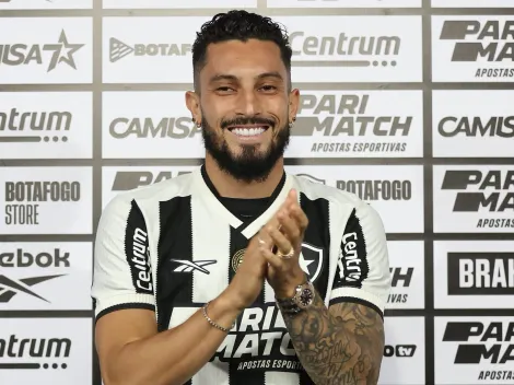 Alex Telles 'ferve' no Botafogo com declaração durante sua apresentação