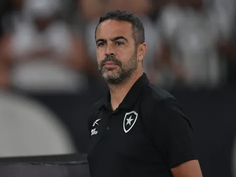 Artur Jorge é avisado sobre retorno de defensor no Botafogo