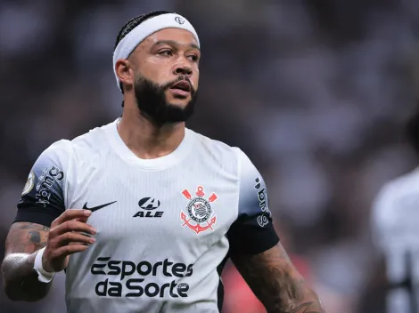 Memphis Depay se impressiona com torcida do Corinthians