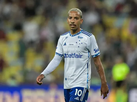 Matheus Pereira recebe bomba e 'choca' torcida do Cruzeiro