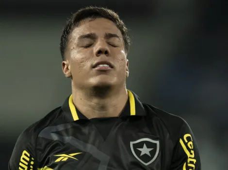 Botafogo recebe oferta por Carlos Alberto, mas é barrado e negociação ‘mela’