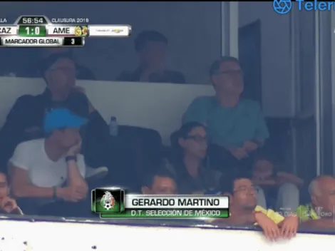 Tata Martino se encuentra en el Estadio Azteca viendo el Clásico Joven