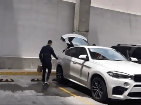 Jugadores rompen fila y se van en sus autos particulares tras el partido