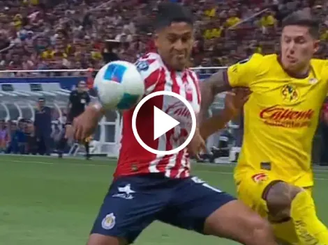 Clara mano que debió ser penal para el América que no se pitó