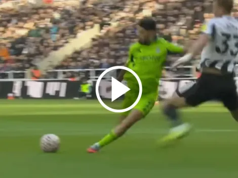 Era un golazo: Raúl Jiménez hizo un control de crack que sembró terror en Newcastle