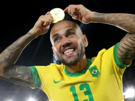 ¿Y si te llama la Bruja? Dani Alves habría sido contactado por Estudiantes