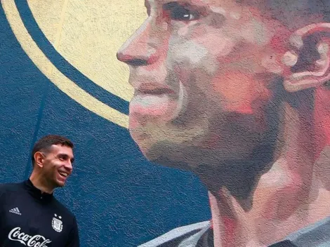 El gesto viral de Dibu Martínez al ver el mural de la Copa América