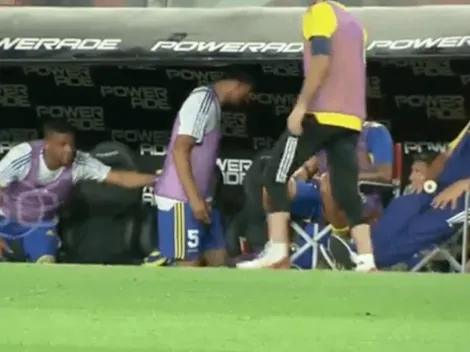 VIDEO | ¡Insólito! Pavón y Zambrano casi se agarran a piñas en pleno banco de suplentes de Boca