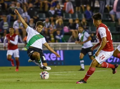 Banfield goleó a Independiente y lo complicó con la Sudamericana