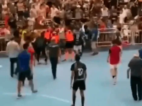 VIDEO | Terrible tangana en un partido clave de futsal