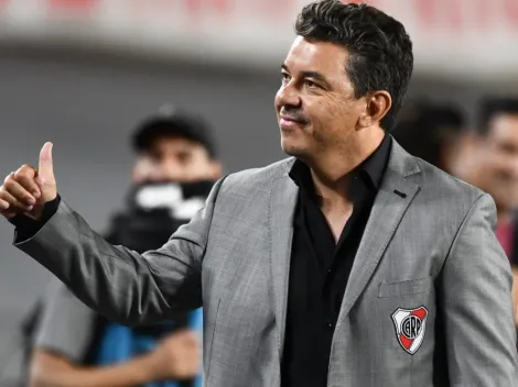 La particular charla técnica de Gallardo a los alcanzapelotas: "¡Esten atentos!"