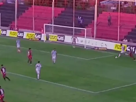 VIDEO | Nadie sabe qué quiso hacer Cardona en este gol de Patronato