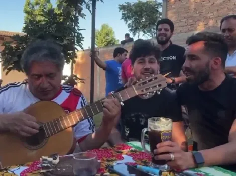 Puro disfrute: el video viral de Tevez tomando fernet y cantando folklore con un hincha de River