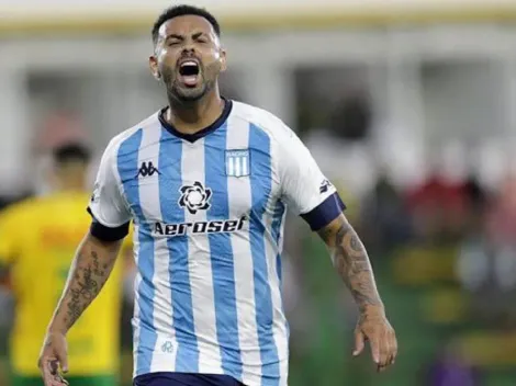 Enojados por el presente de Cardona, los hinchas de Racing empapelaron Avellaneda: "Deja de robar"