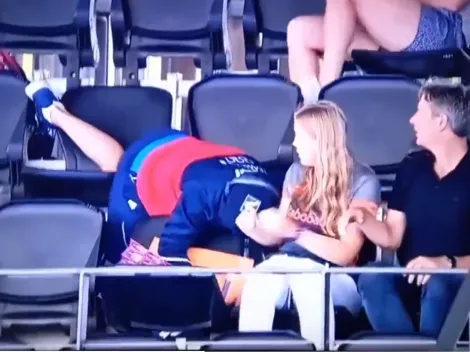 VIDEO | Cachito Vigil rodó por las tribunas en su debut en el Mundial de hockey