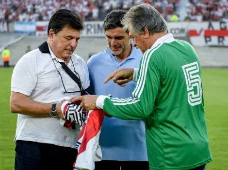 ¿Y Passarella? La llamativa foto de los dirigentes de River con los campeones del Mundo