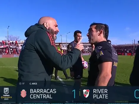 VIDEO | Pinola, enfurecido con los árbitros en el entretiempo de Barracas-River: "Hablame bien"